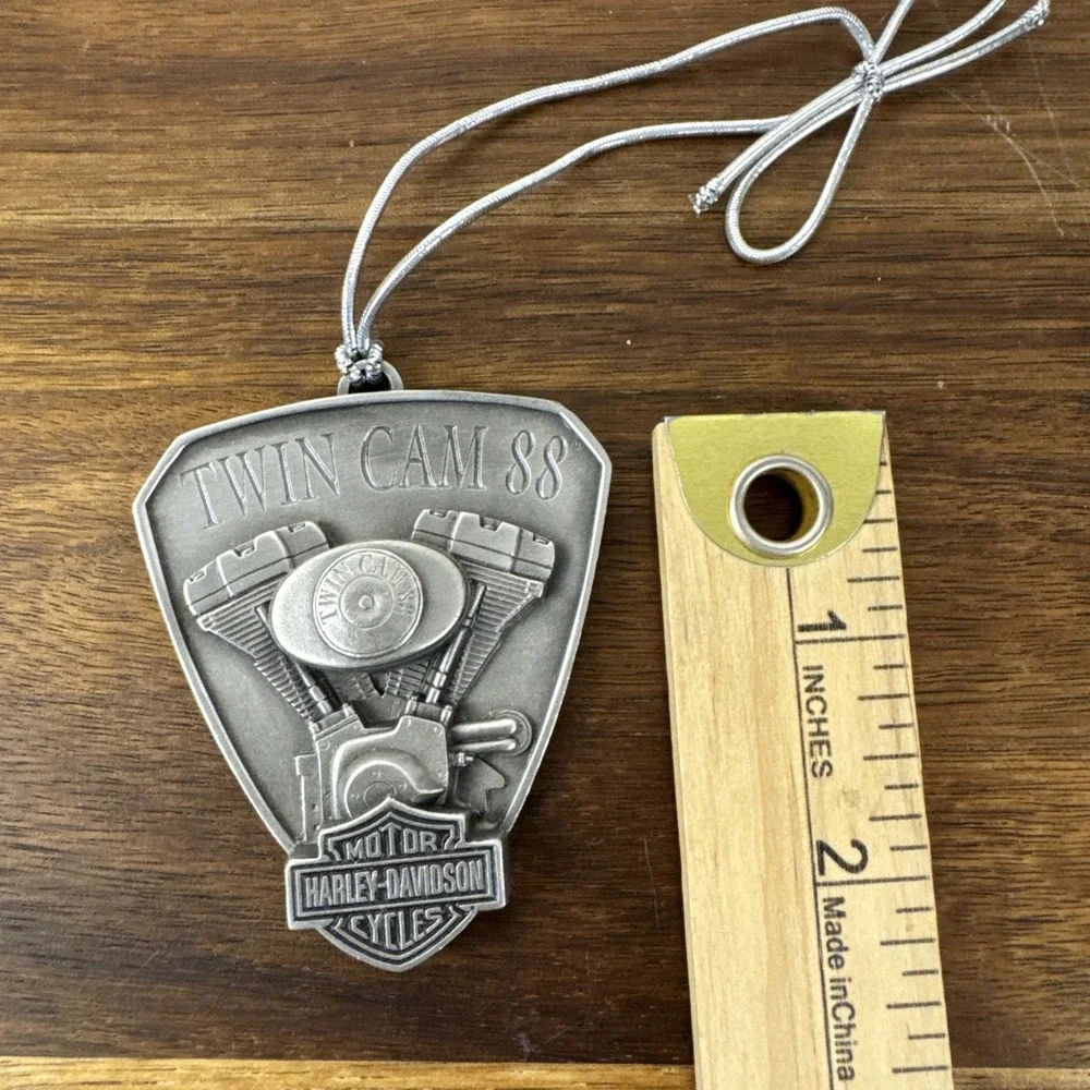 Harley-Davidson Ornament Unisex OS Silver Twin Cam 88 Engine 2001‎ Collectible